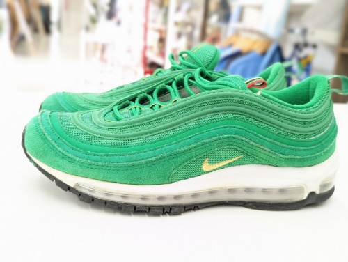 スニーカーの古着