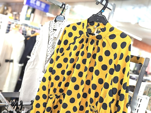 ファッションのレディース衣類