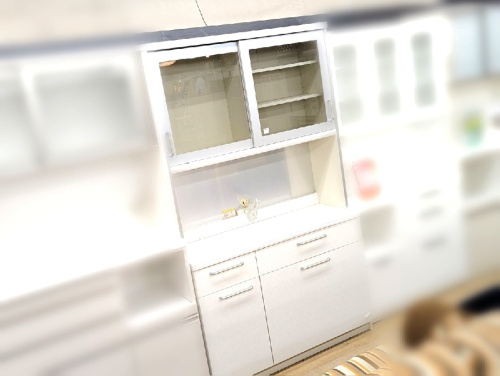 家具の食器棚