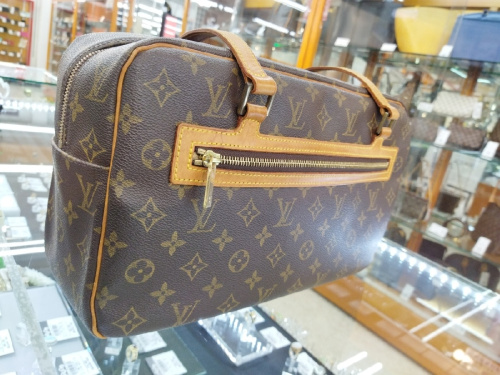 バッグのショルダーバッグ