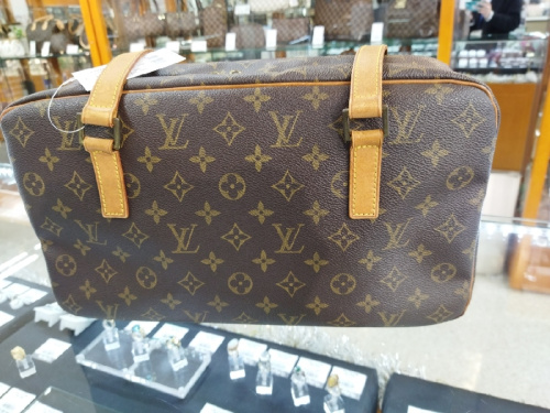 ショルダーバッグのルイ・ ヴィトン(LOUIS VUITTON)
