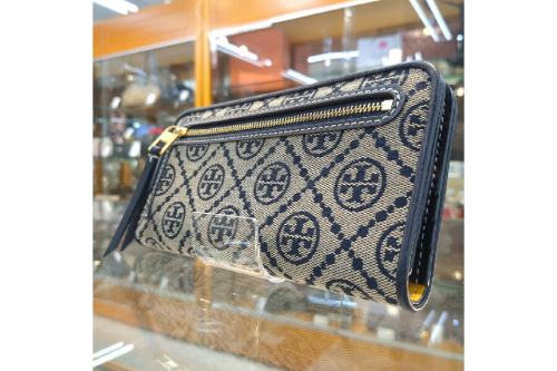 長財布のTORY BURCH