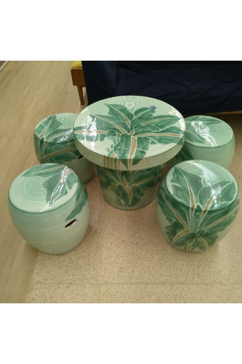 家具のダイニングテーブル