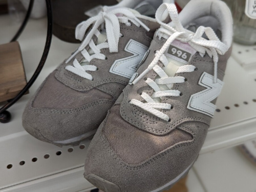 スニーカーのニューバランス（New Balance）