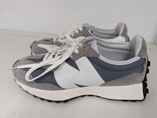 スニーカーのニューバランス（New Balance）
