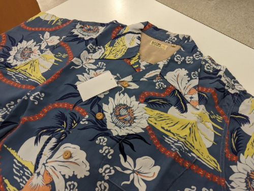 ファッションのアロハシャツ