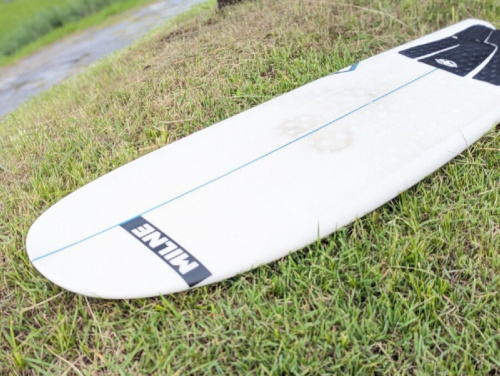 サーフボードのミルン（MILNE）