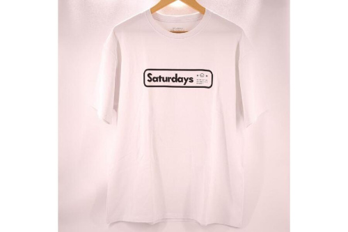 ファッションのTシャツ