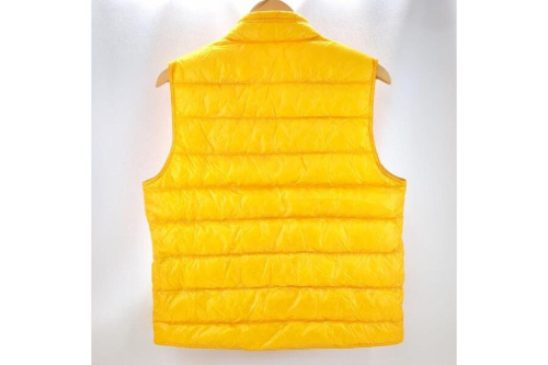 ダウンベストのモンクレール（Moncler）