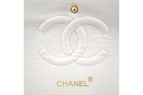 ショルダーバッグのシャネル（CHANEL）