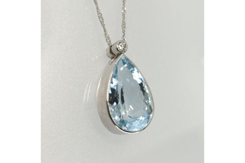 ジュエリーのネックレス