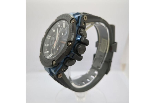 G-SHOCKのGST-B100