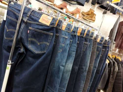 ファッションのジーンズ