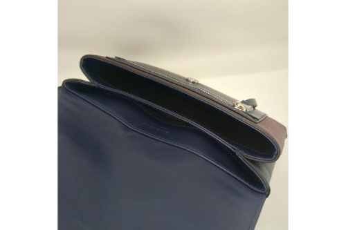 クロスボディバッグ