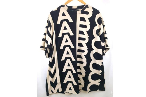 ファッションのTシャツ
