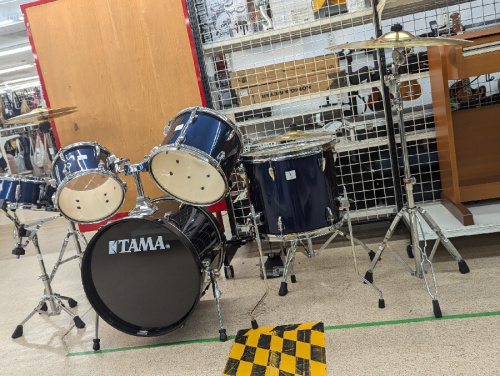 楽器のドラムセット