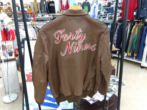 アウターのPHERROW'S