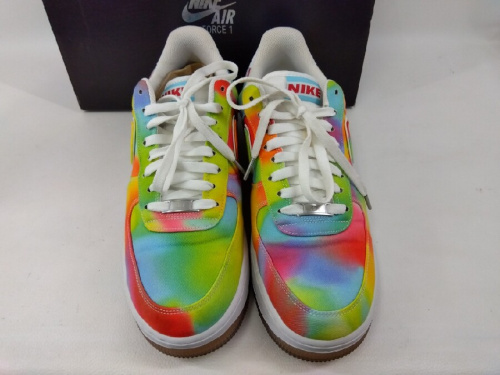 スニーカーのナイキ（NIKE）