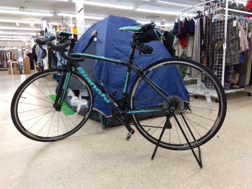 自転車のロードバイク