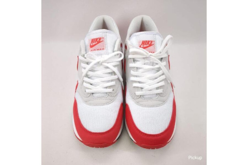 スニーカーのナイキ（NIKE）