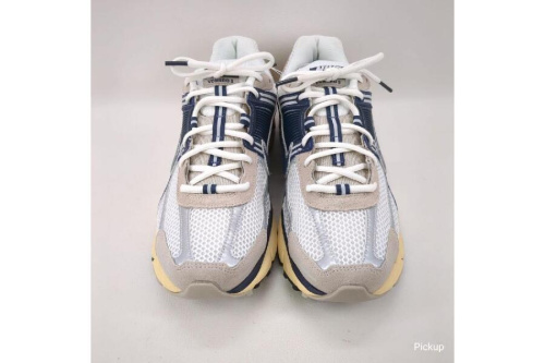 スニーカーのナイキ（NIKE）