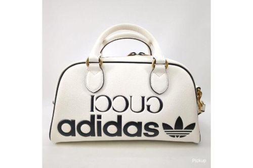 バッグのショルダーバッグ