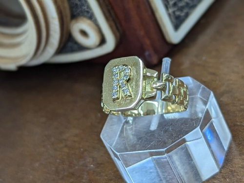 貴金属のリング