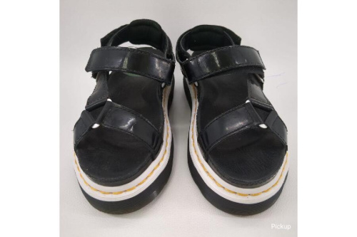 サンダルのドクターマーチン（Dr.Martens）