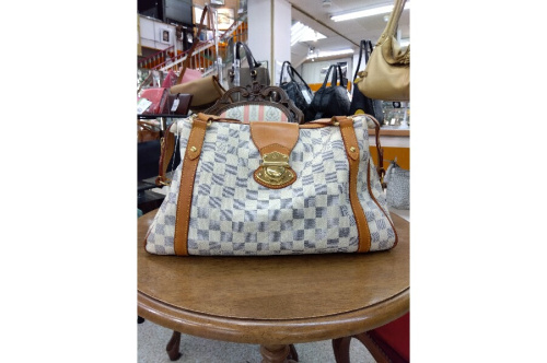 バッグのショルダーバッグ