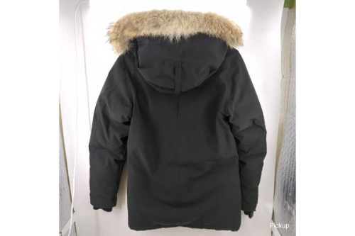 ダウンジャケットのカナダグース（CANADA GOOSE）