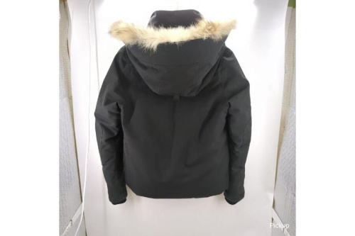 ダウンジャケットのカナダグース（CANADA GOOSE）