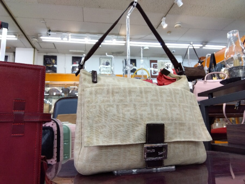 バッグのショルダーバッグ