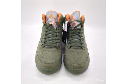 スニーカーのナイキ（NIKE）