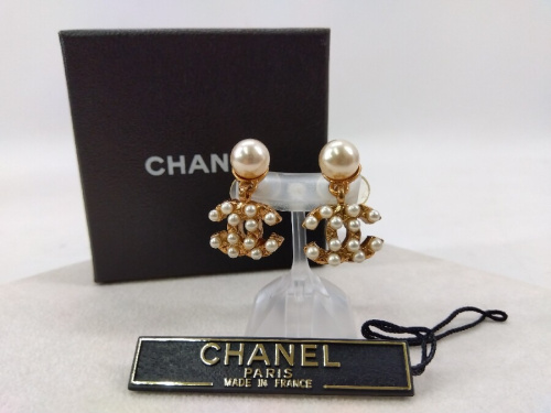 ジュエリーのピアス