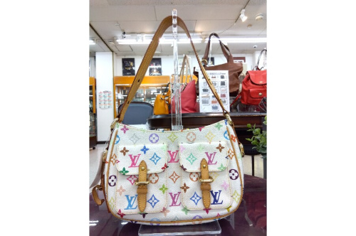 バッグのショルダーバッグ