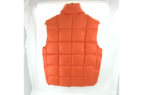 ダウンベストのモンクレール（Moncler）