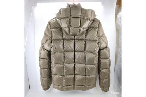 ダウンジャケットのタトラス（TATRAS）