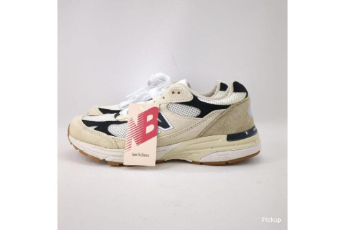 スニーカーのニューバランス（New Balance）