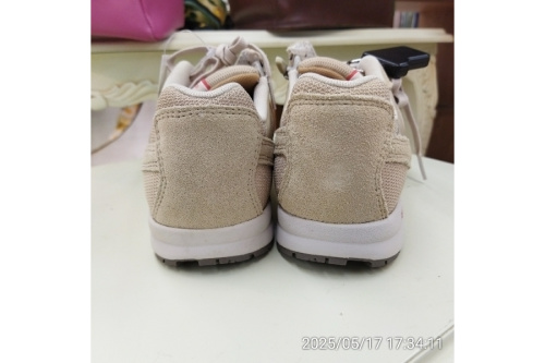 スニーカーのニューバランス（New Balance）