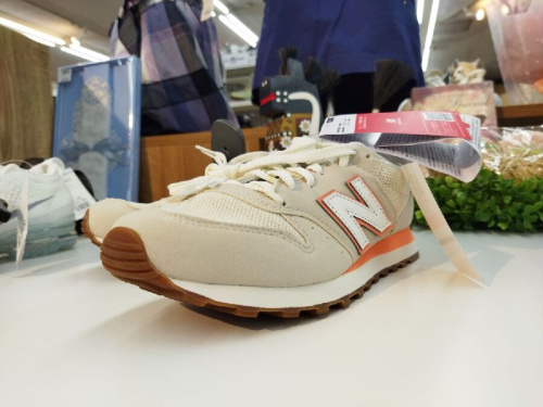 スニーカーのニューバランス（New Balance）