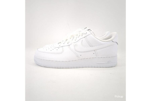 スニーカーのナイキ（NIKE）