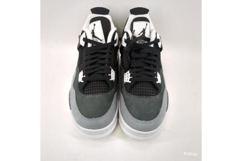 スニーカーのナイキ（NIKE）