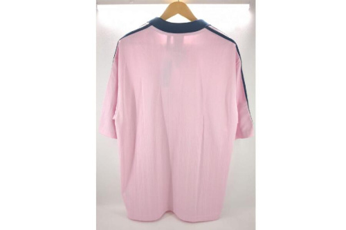 Tシャツのアディダス（adidas）