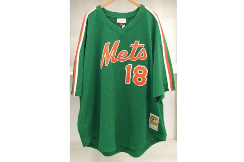 ファッションのトップス