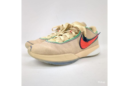 シューズ・靴のスニーカー