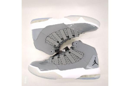 スニーカーのナイキ（NIKE）