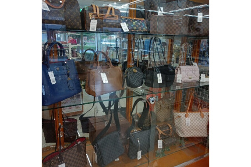 バッグのバッグ