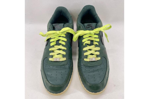 スニーカーのナイキ（NIKE）