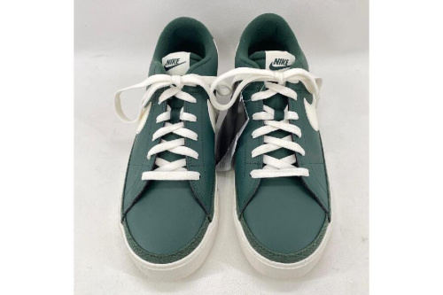 スニーカーのナイキ（NIKE）