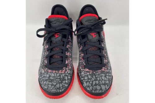 スニーカーのナイキ（NIKE）